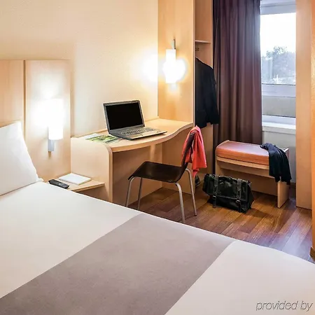 Ibis Pont Jumeaux Hotel
