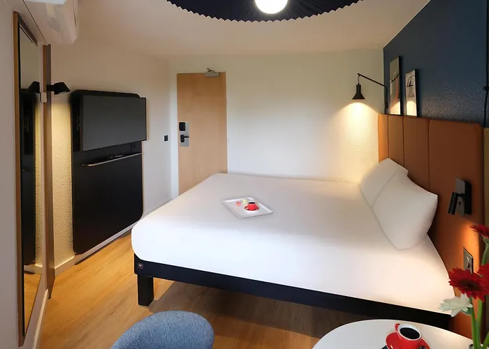 Ibis Pont Jumeaux Hotel 3*