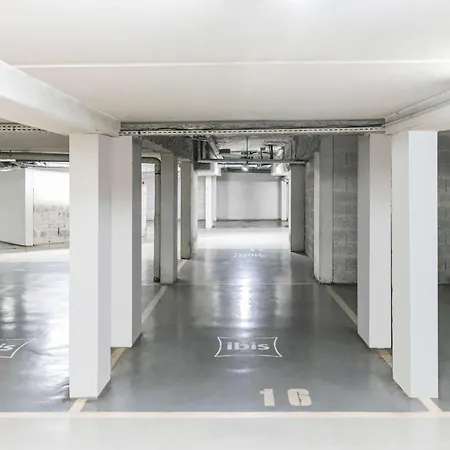 Hotel Ibis Pont Jumeaux 3*