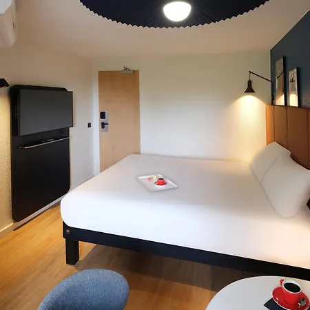 Ibis Pont Jumeaux Otel 3*