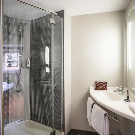 Hotel Ibis Pont Jumeaux 3*