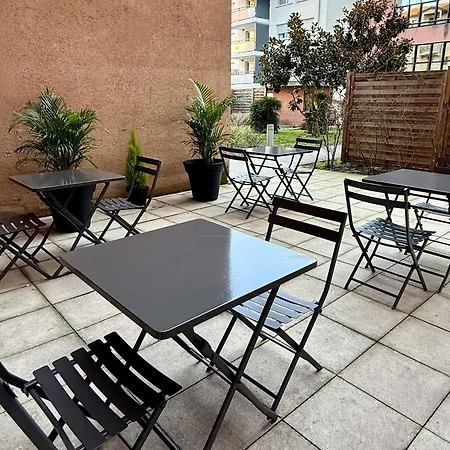 Ibis Pont Jumeaux Hotel