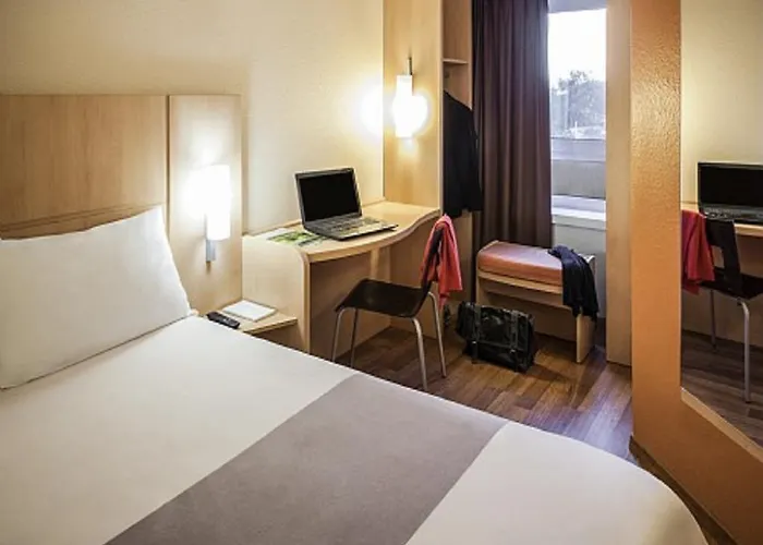 Ibis Pont Jumeaux Hotel